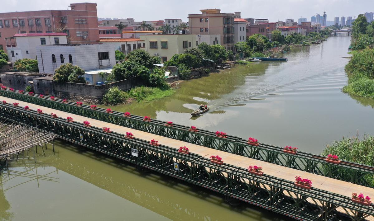 白蕉镇东湖村人行钢便桥开通