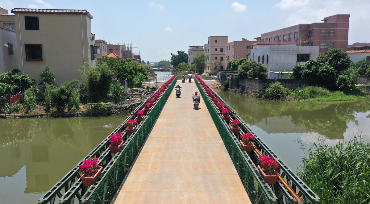 白蕉镇东湖村人行钢便桥开通