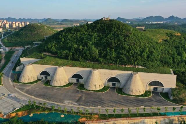 贵安新区,隐藏在山洞里的数据中心。图源:科技日报 贵安新区,隐藏在山洞里的数据中心。图源:科技日报