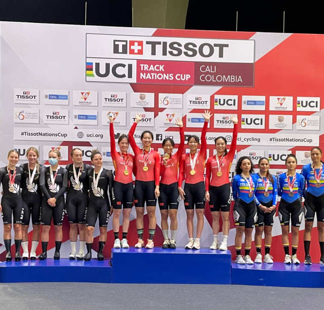 左一为黄芷林。 左一为黄芷林。