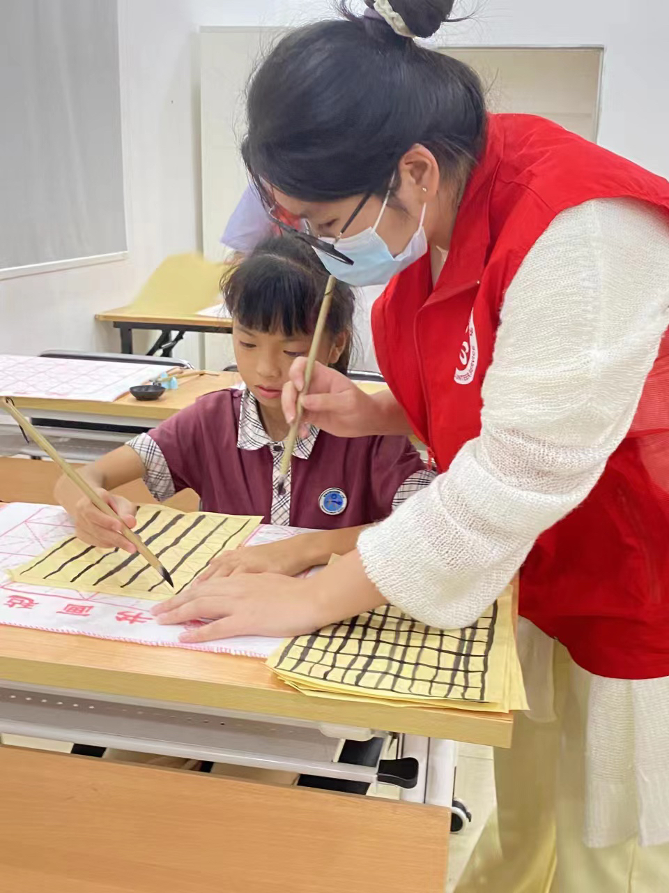 每一笔都是文化!高新区官塘社区开展青少年公益书法培训