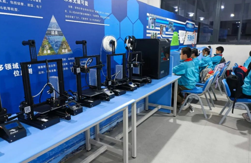 首个珠海帮扶人工智能教室在遵义投用