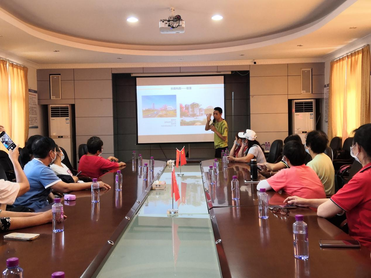 珠海金湾：平沙镇平塘社区举办妇女手机摄影培训班