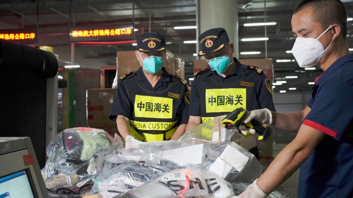 港珠澳大桥海关高效监管服务,助力澳门巴士“换代升级”