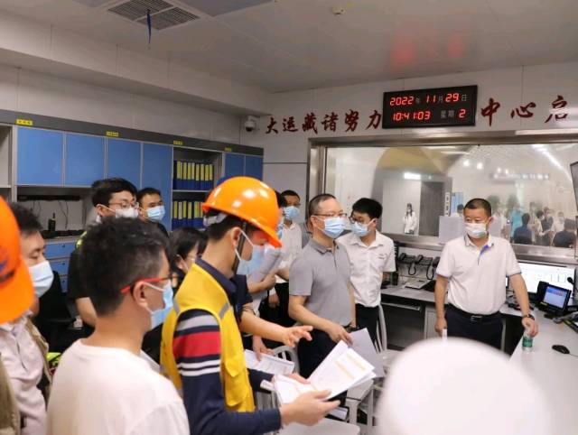 图为验收现场。