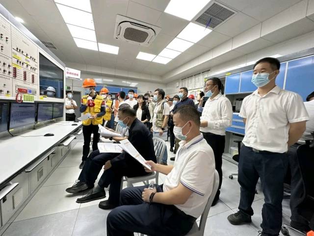 图为验收现场。