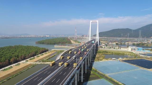 中山西环高速试通车。 中山西环高速试通车。