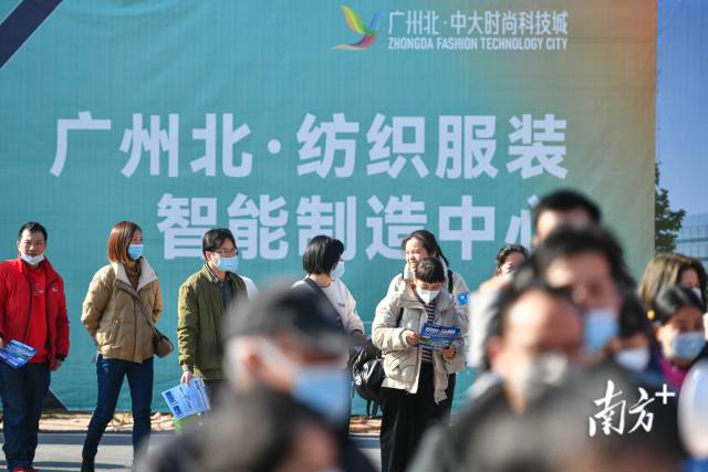 目前,清远已启动“一针一线”技能人才培训行动计划,计划三年内培养20万“缝纫巧手”,为广东纺织服装(时尚)产业高质量发展提供人才支撑。 曾亮超 摄 目前,清远已启动“一针一线”技能人才培训行动计划,计划三年内培养20万“缝纫巧手”,为广东纺织服装(时尚)产业高质量发展提供人才支撑。 曾亮超 摄