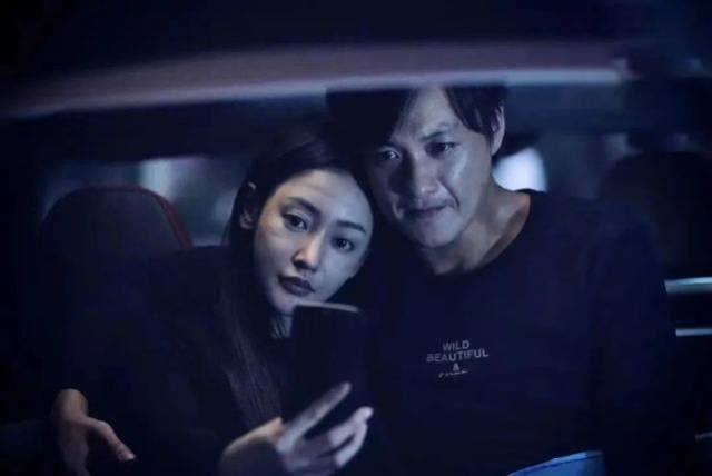 走出新冠,是由整个社会生态推动的/《在一起》剧照 走出新冠,是由整个社会生态推动的/《在一起》剧照