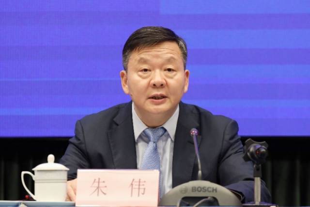 广东省发展改革委副主任、省大湾区办常务副主任朱伟