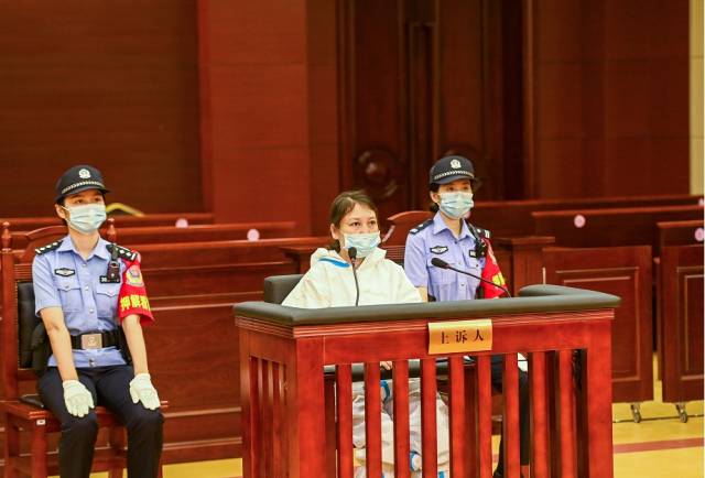 劳荣枝在法庭受审。 江西法院网 资料图 劳荣枝在法庭受审。 江西法院网 资料图