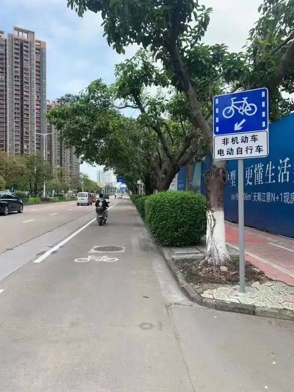 翠景道非机动车道设置。 翠景道非机动车道设置。
