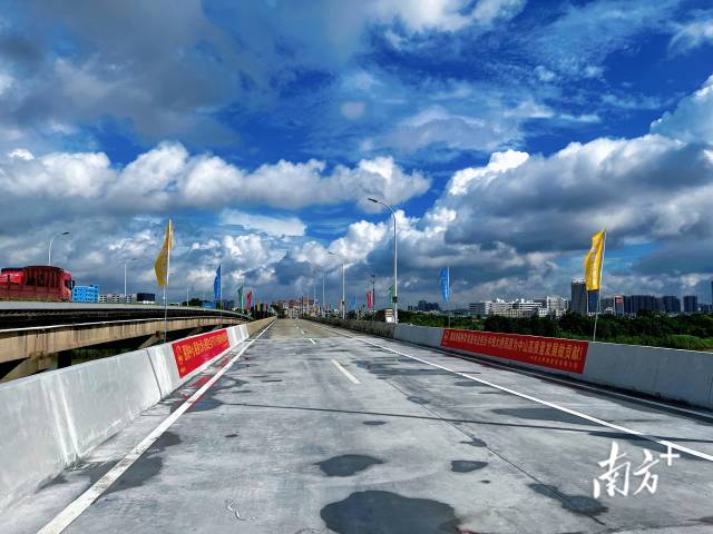 南头大桥于今天下午3点试通车。