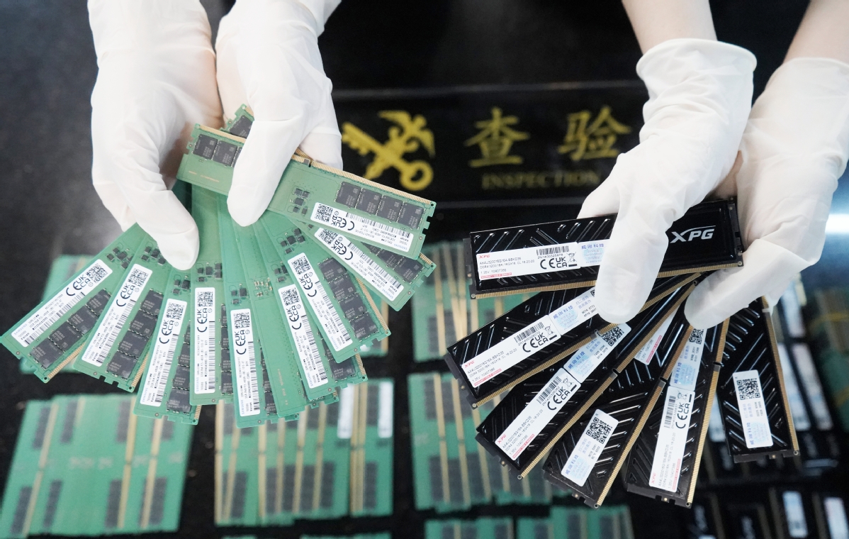 人体“加装”内存！拱北海关查获一旅客身藏384根内存条进境