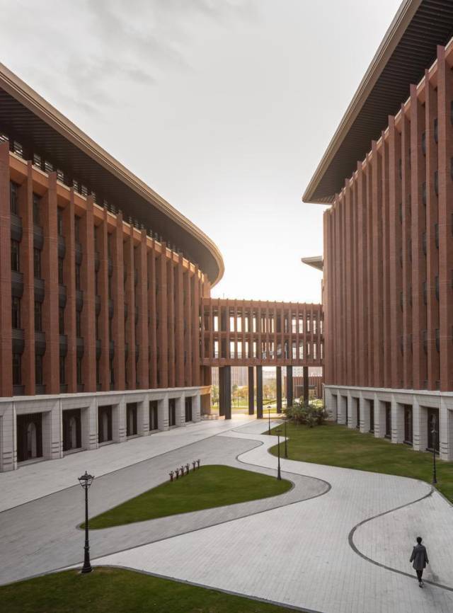 西教学楼庭院空间 西教学楼庭院空间