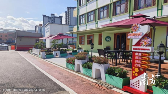 南区街道党群服务中心设有全市最大的“向阳小屋”。