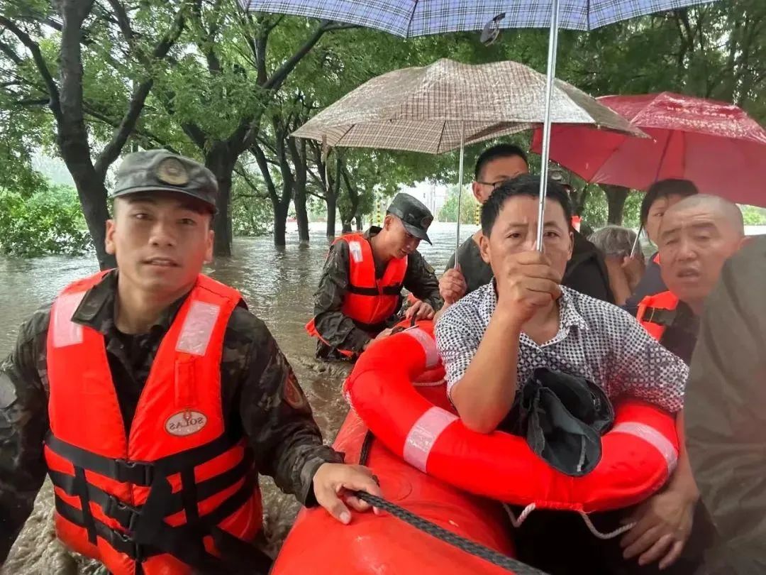 实录台风“杜苏芮”登陆福建：狂风暴雨正面来袭 有村庄被水淹，消防成功转移村民35人-大河新闻