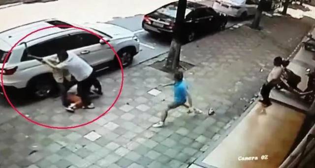 张少波见义勇为现场视频截图