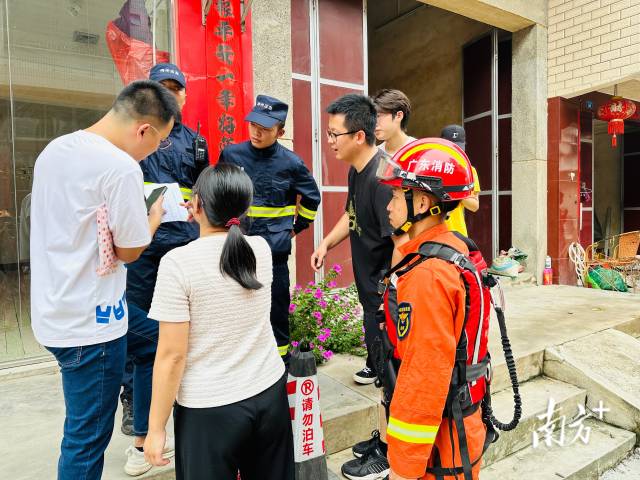 高陂镇组织群众撤离 当地供图 高陂镇组织群众撤离 当地供图