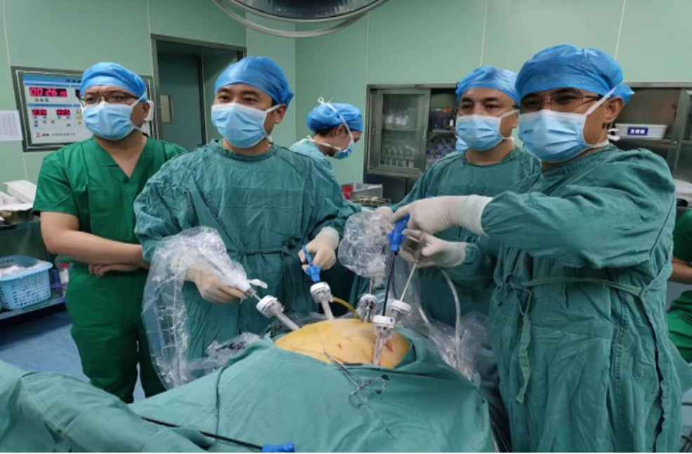 珠海援疆专家为当地熊猫血患者开展微创手术