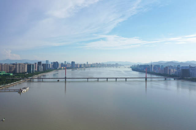 流经杭州的钱塘江。