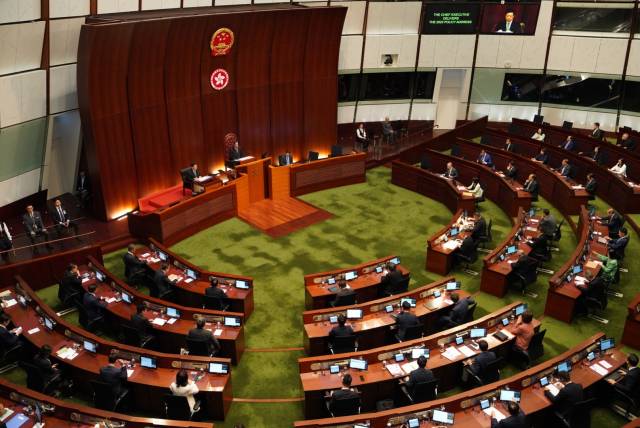 李家超在立法会发表其任内第二份施政报告 李家超在立法会发表其任内第二份施政报告