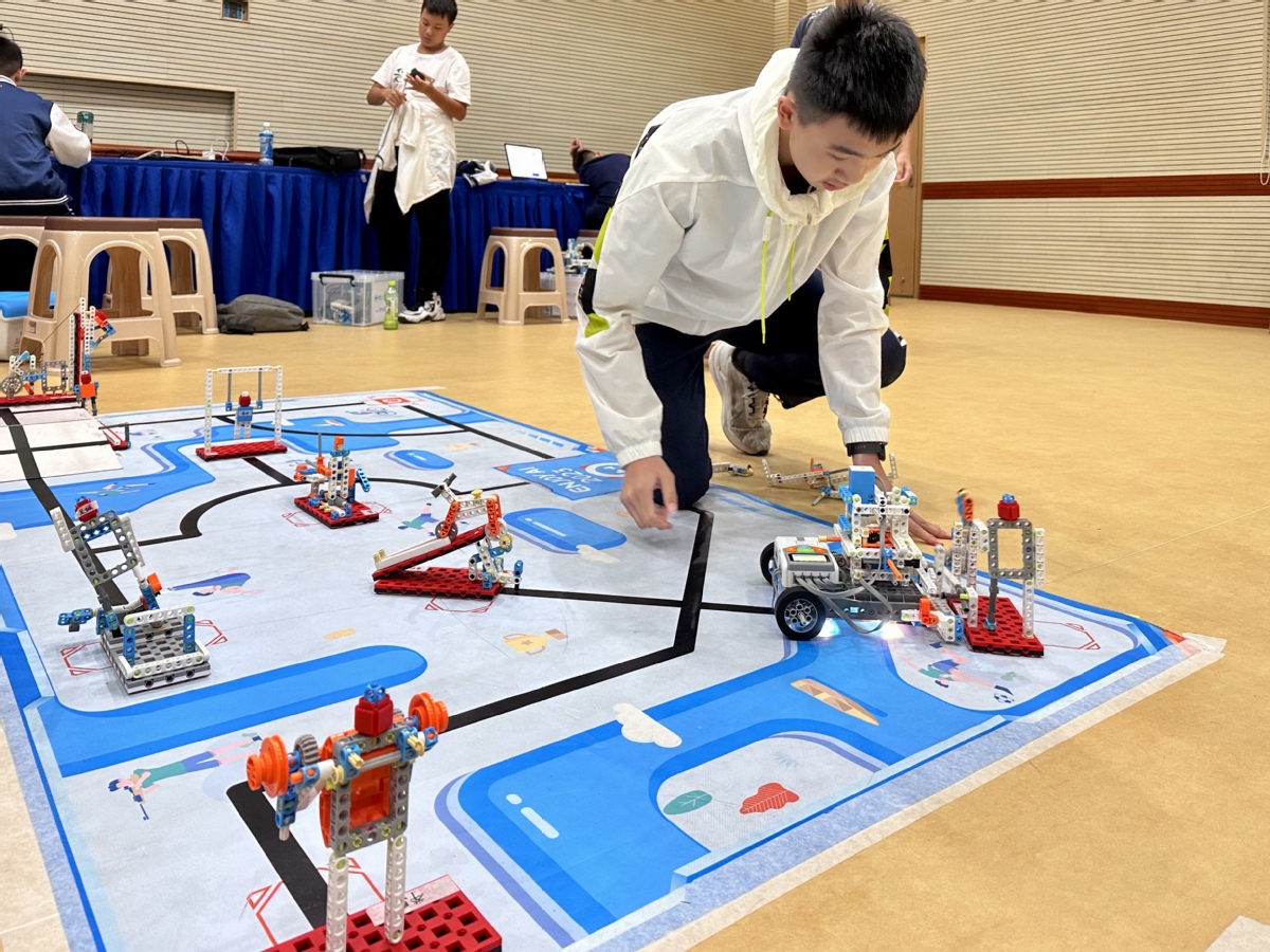 500余名小选手竞技！斗门举办青少年科技节机器人与航模大赛