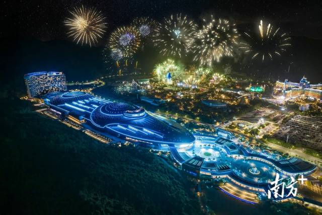 9月12日，全球最大室内乐园、珠海横琴长隆宇宙飞船对媒体“开舱”！从酝酿到建成，广东这一大型文旅项目历时12年终于揭开神秘面纱。