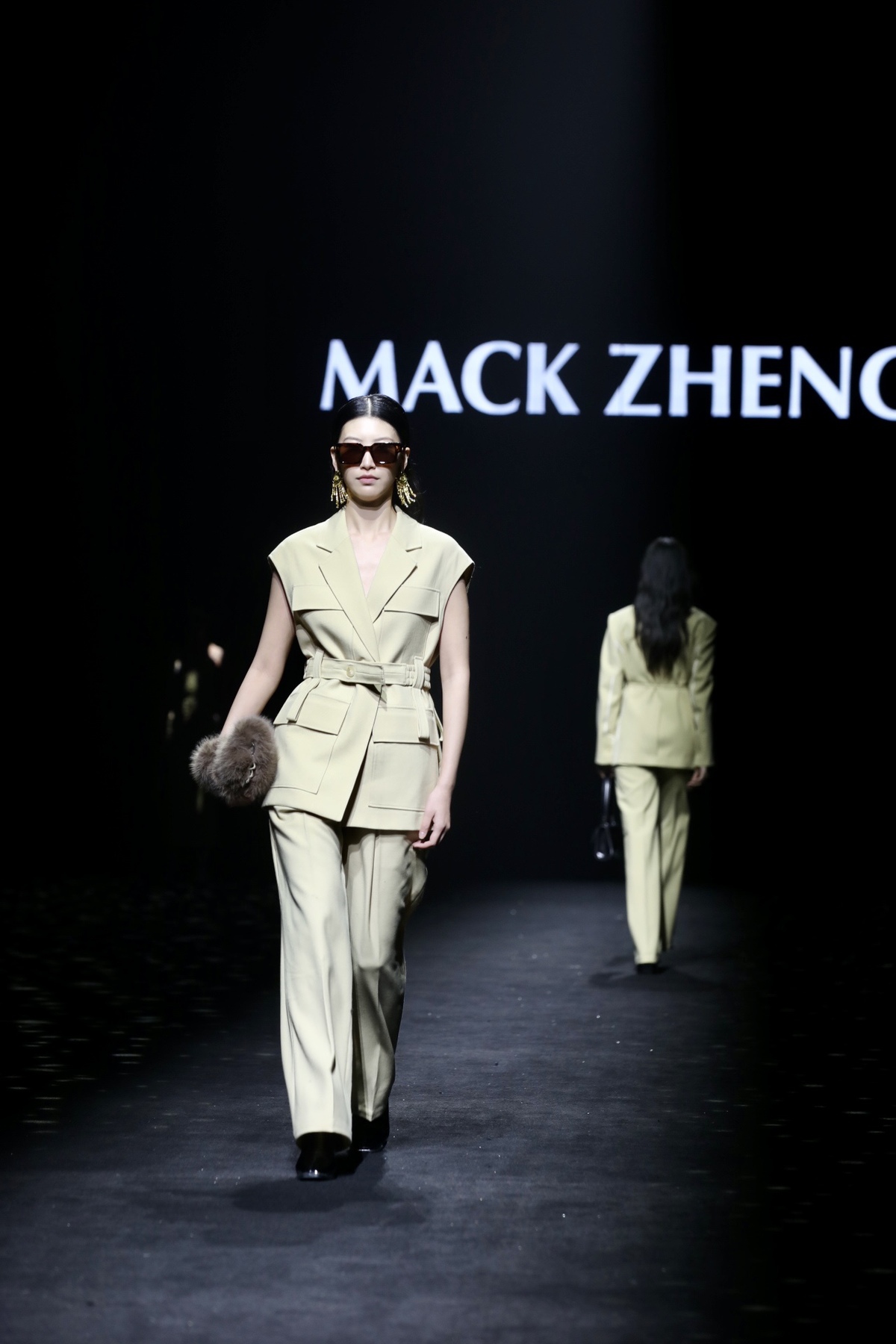 中西文化融合大秀！中国十佳时装设计师作品亮相珠海时尚周