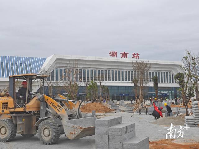 潮南站站前广场施工现场。  潮南站站前广场施工现场。