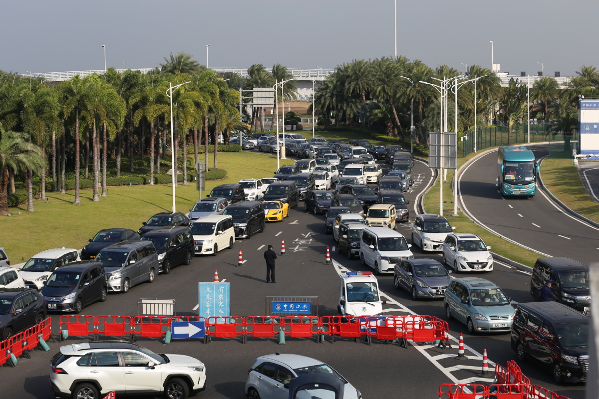 港珠澳大桥珠海公路口岸3月18日至19日客流达10万人次