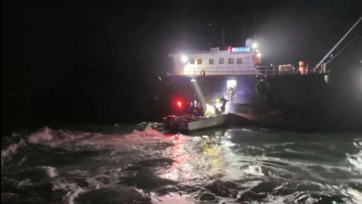 险！渔民船上作业跌伤头，珠海多部门联合救助