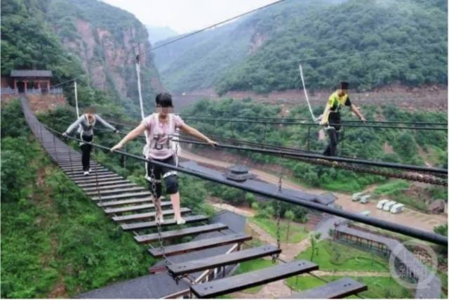 发生意外事件的网红桥。图片来源/龙潭大峡谷景区官网