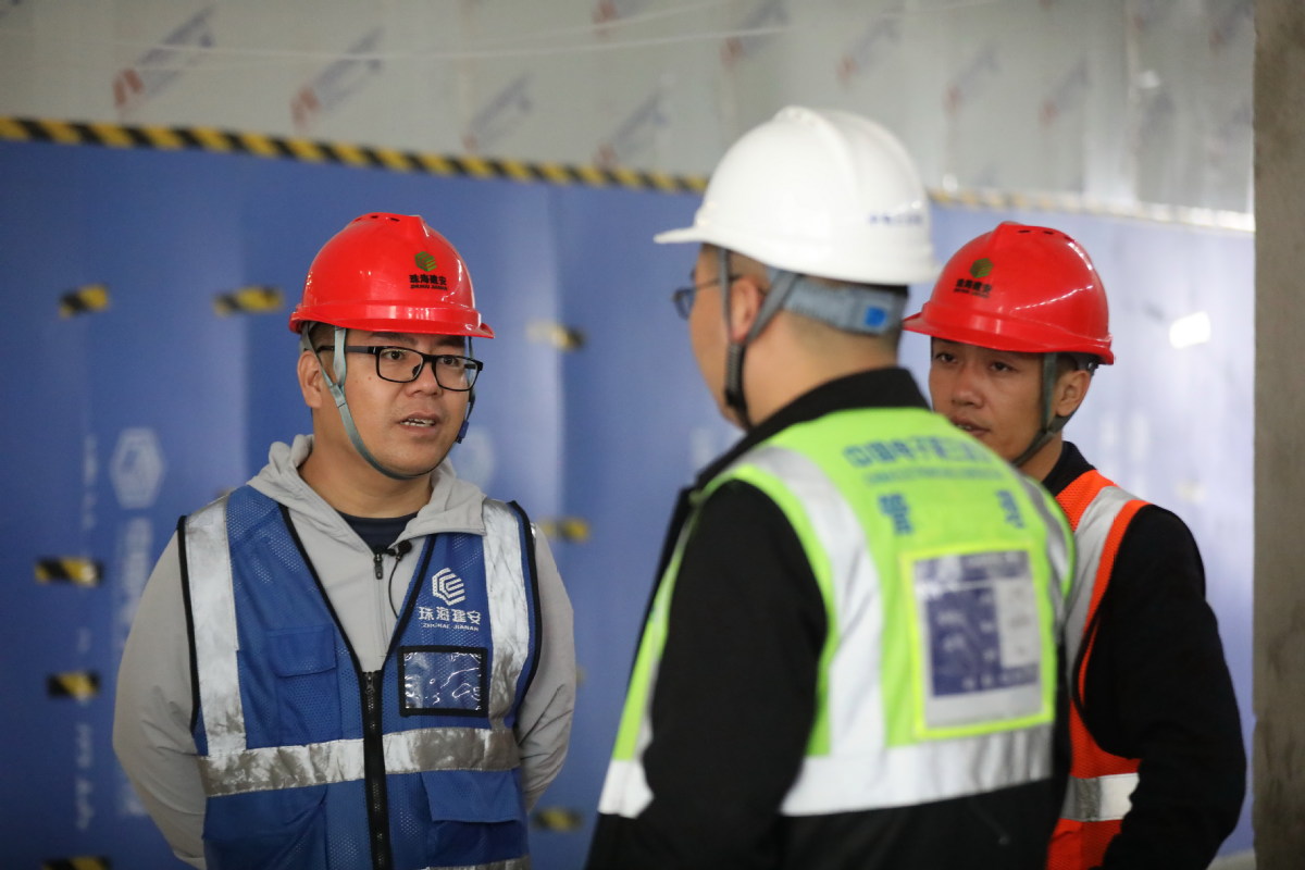 重点项目建设者坚守岗位，为珠海产业高质量发展添砖加瓦