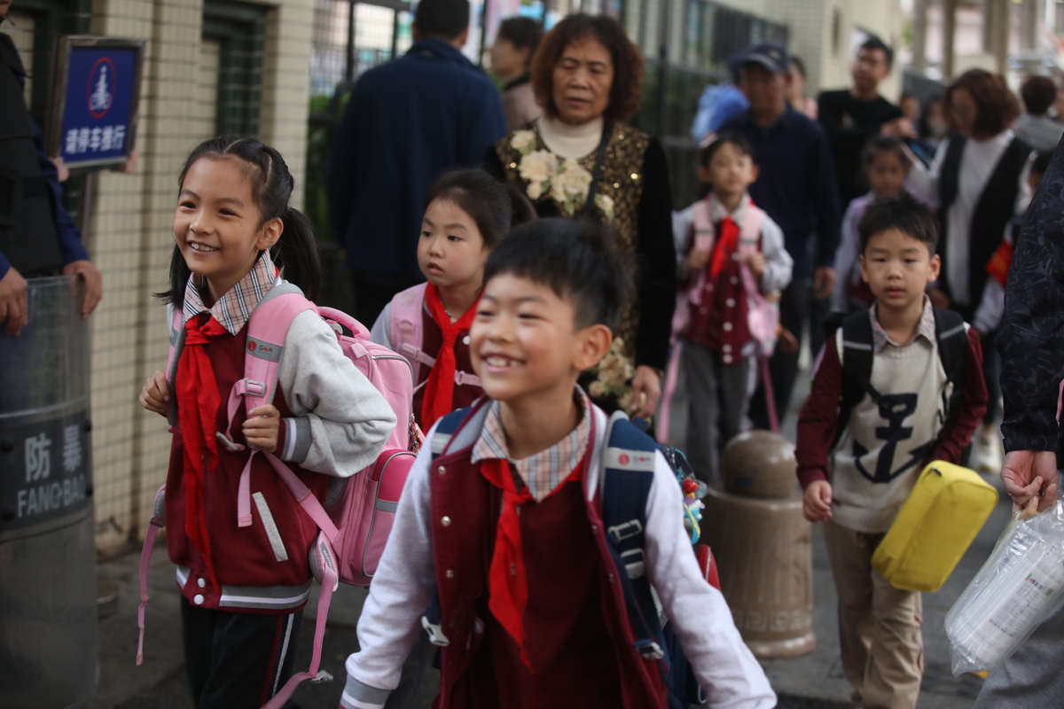 机器人、舞龙队齐齐送祝福，珠海各学校开学仪式感满满