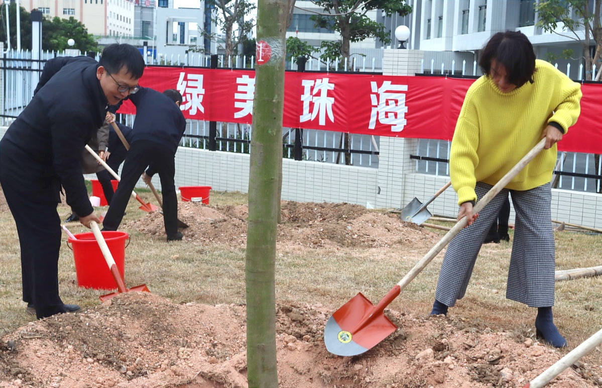为“绿美珠海”增绿添彩，格力电器与香洲区举办植树共建活动