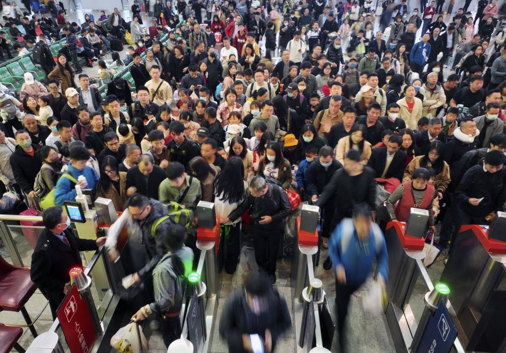 時尚光頭女性服裝（女士光頭造型）