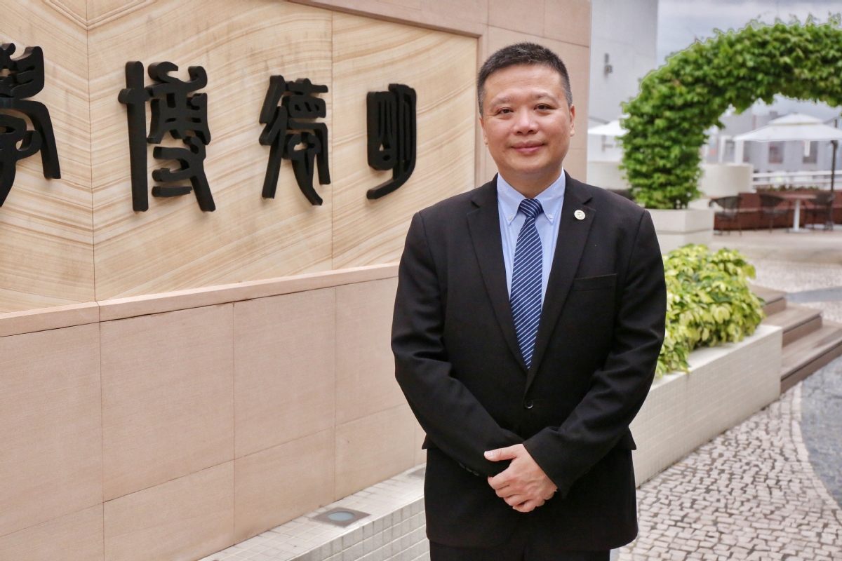 香港跟上海哪个城市更繁华（香港跟上海比哪个更繁华）