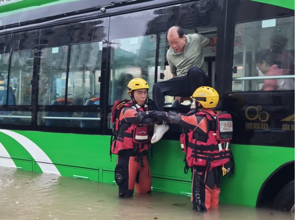 上海站到闵行区漕宝路（上海火车站到闵行区公路）