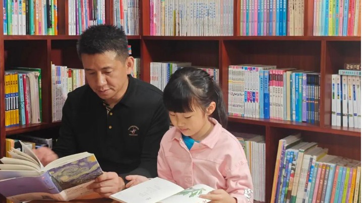 家庭教育“热点问答”第6期丨父母如何陪伴孩子高质量阅读？