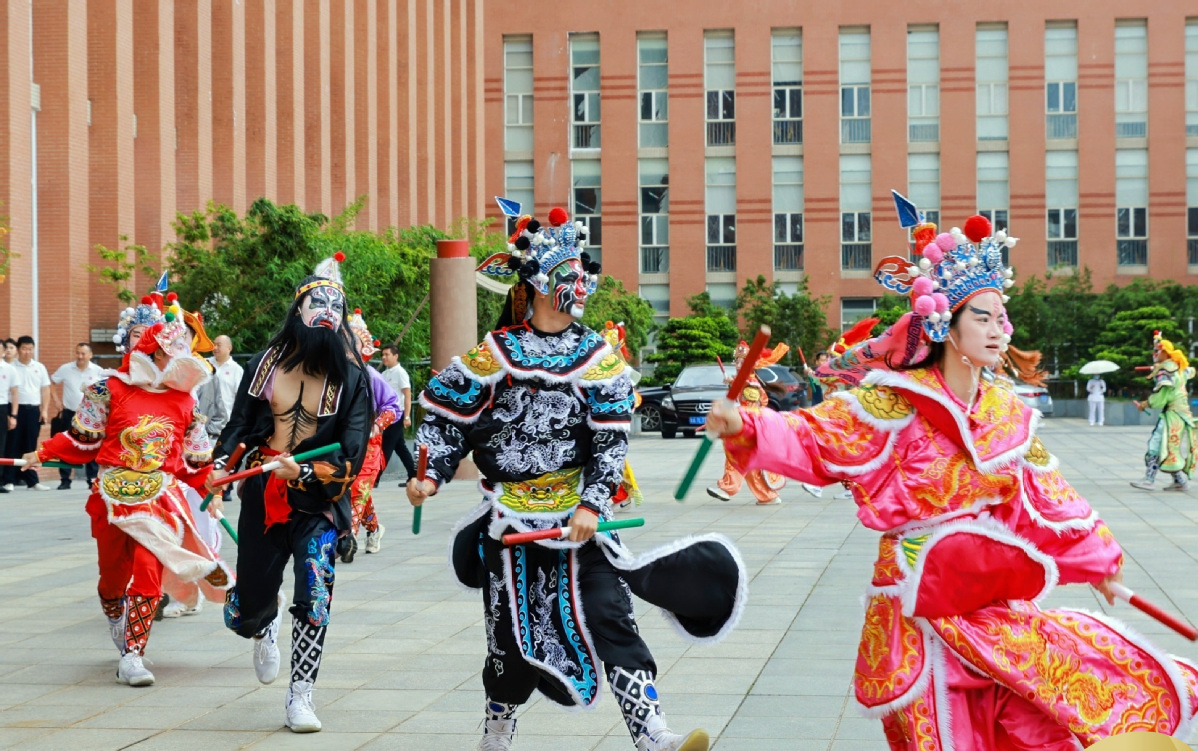 去北京玩找地接导游合适吗（去北京游玩找当地导游靠谱吗）