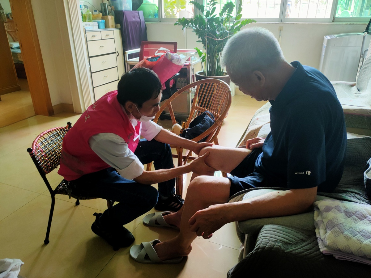 香港迪士尼客服电话24小时（香港迪士尼客服电话24小时服务）