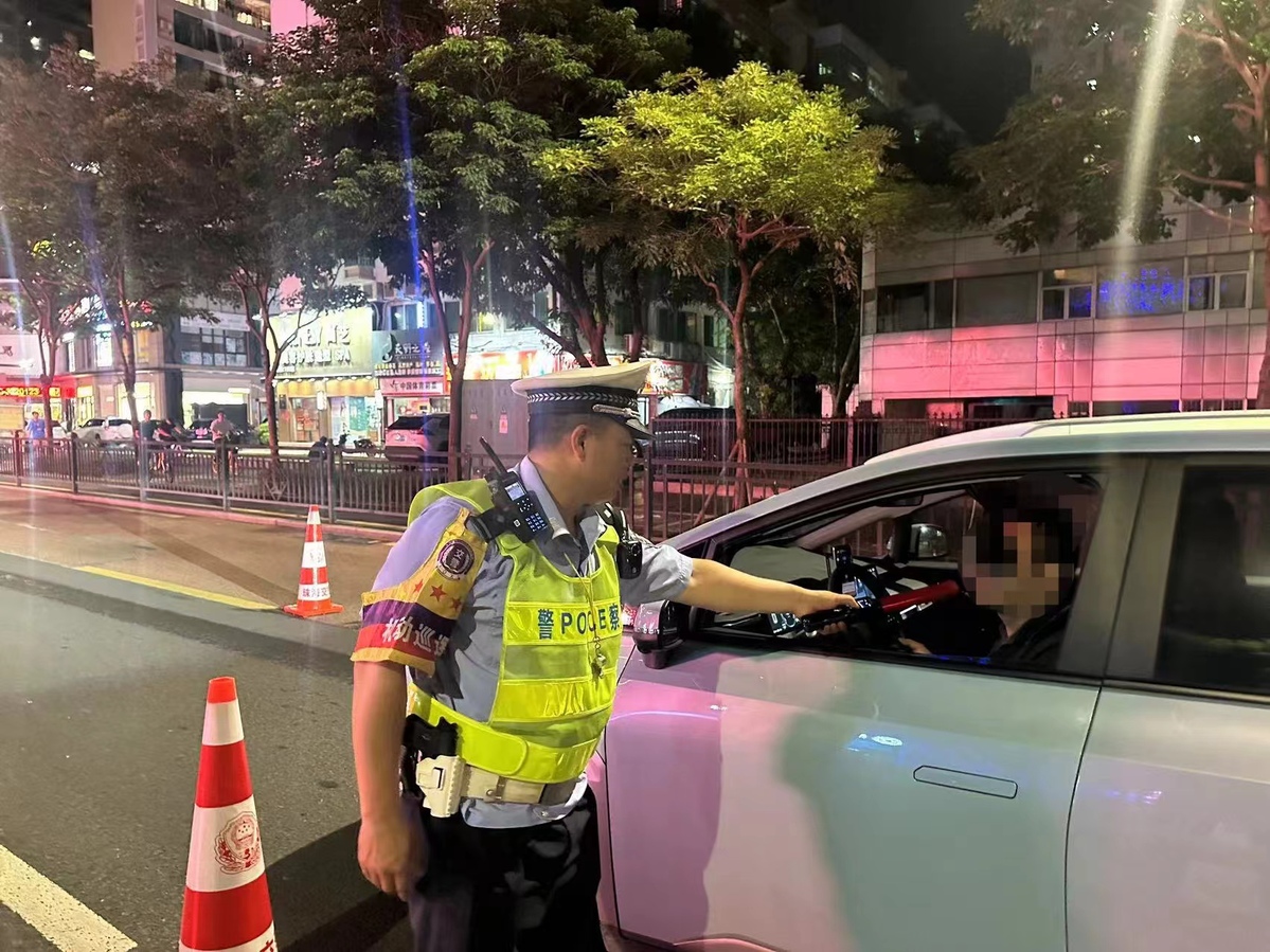 香港跟上海哪个城市更繁华（香港跟上海比哪个更繁华）