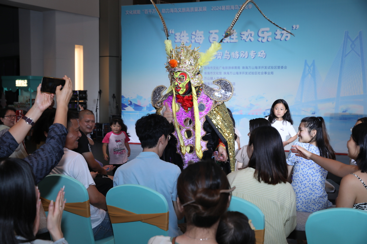 香港和上海哪个更繁华（香港跟上海比哪个更繁华）