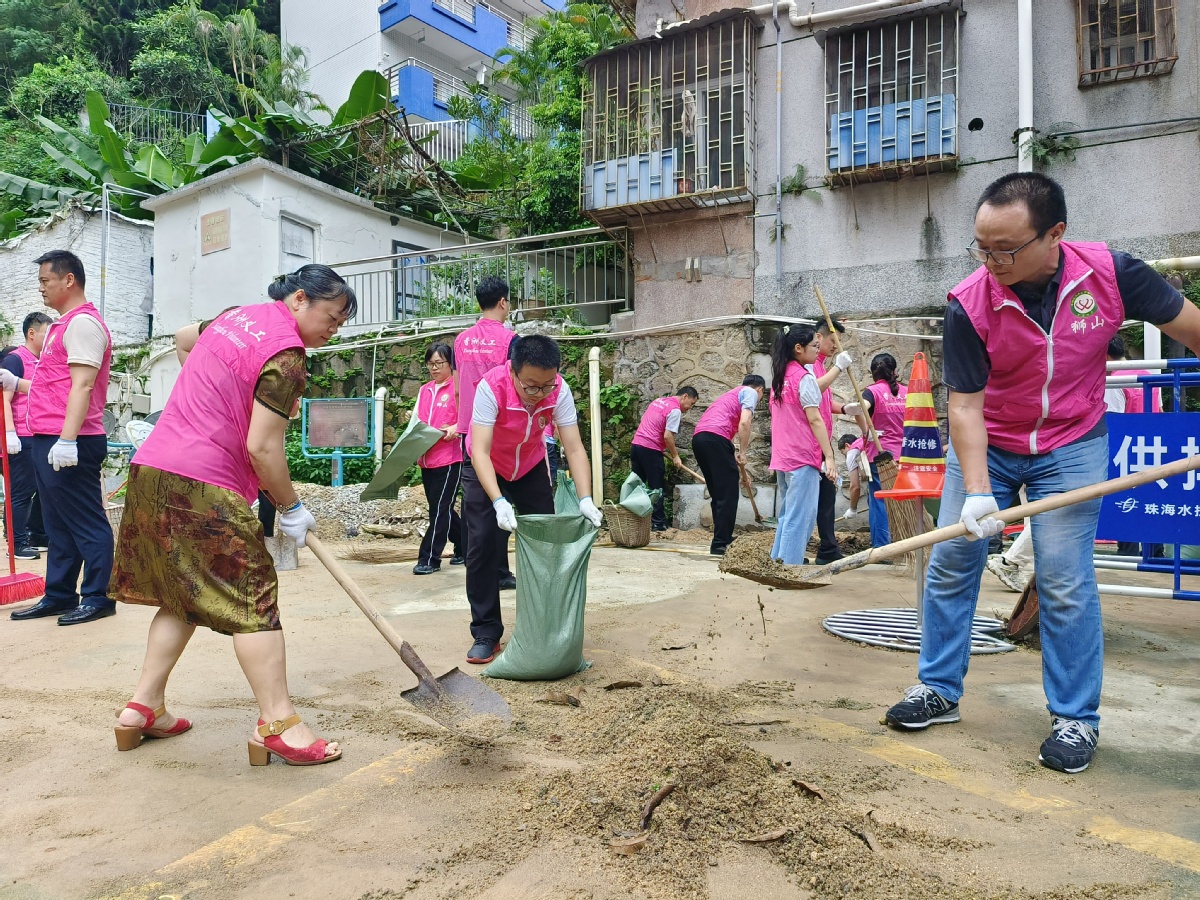 重庆的面积约82403（重庆市的总面积约是82400公顷吗）