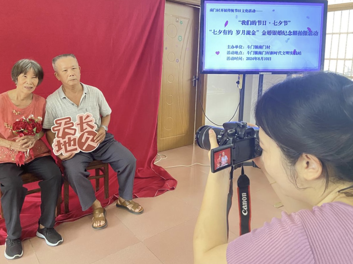 重庆和成都哪个更值得去（重庆和成都哪个更值得去旅游）