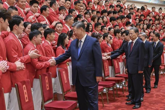 8月20日，习近平总书记在人民大会堂接见第33届夏季奥林匹克运动会中国体育代表团全体成员。新华社记者 谢环驰 摄