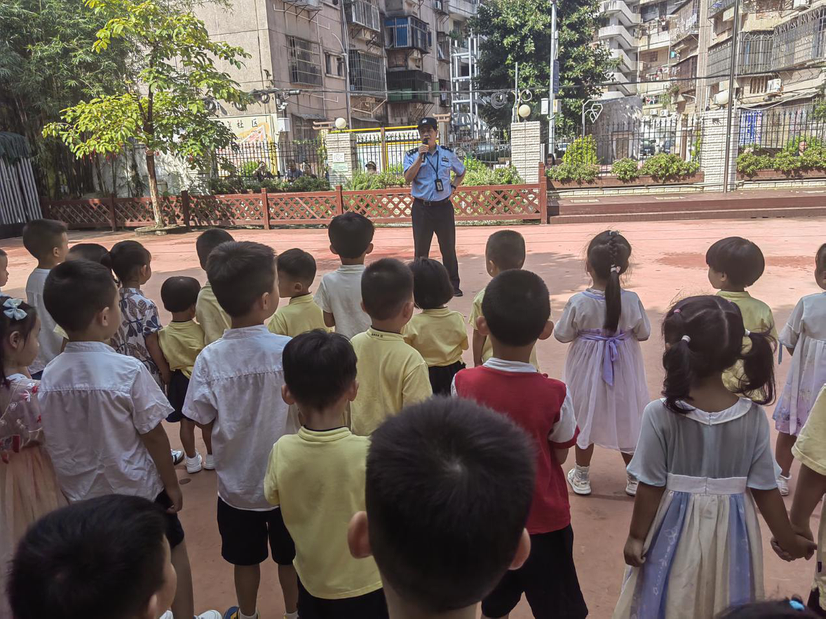 重庆当地导游联系方式（重庆当地旅游导游联系方式）