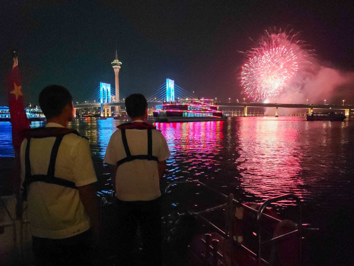 香港和上海谁有钱（香港人和上海人谁有钱）