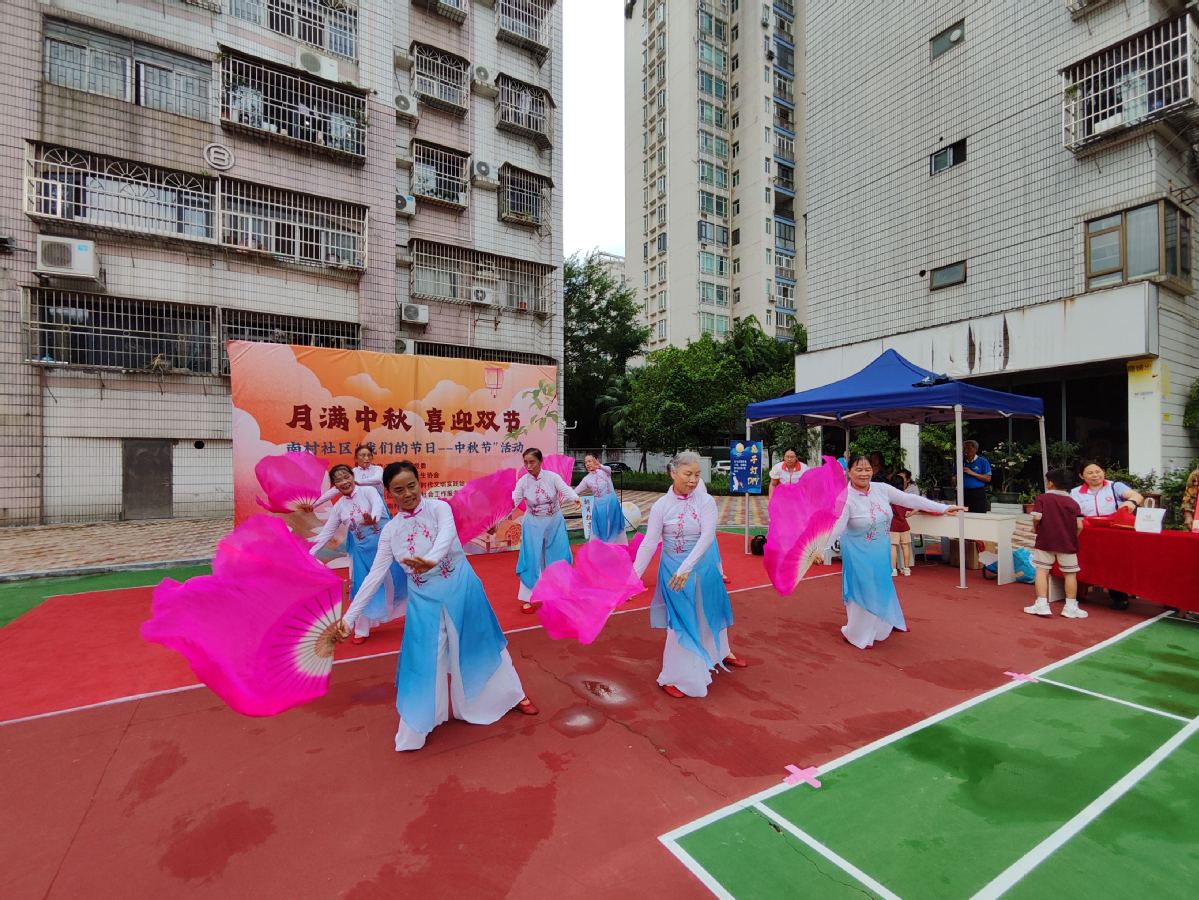 重庆现在穿什么衣服合适（重庆目前穿什么衣服合适）